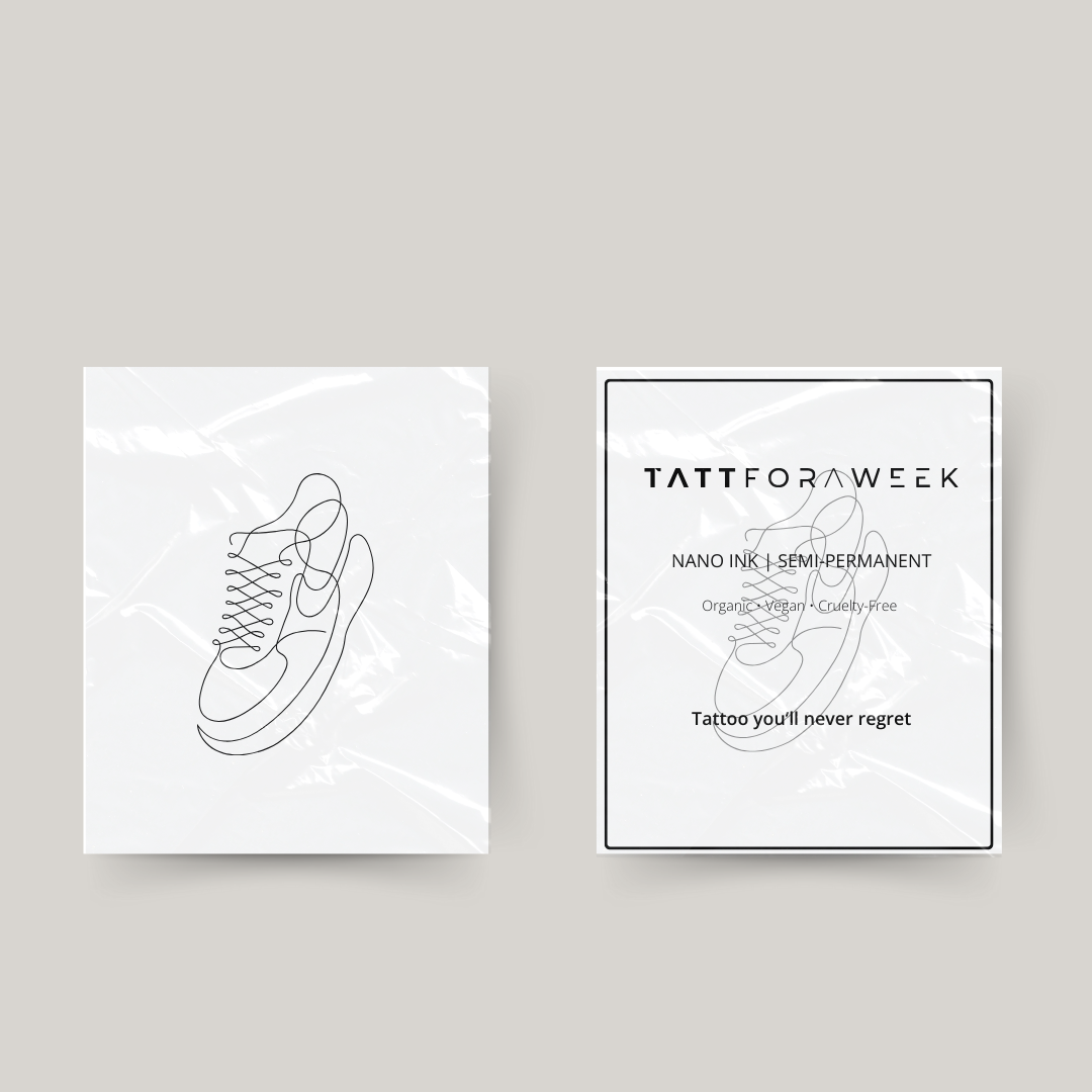 Scarpe da ginnastica con tatuaggio temporaneo
