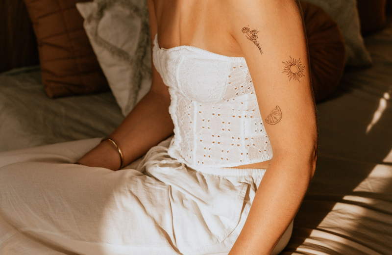 Feinlinien-Tattoos
